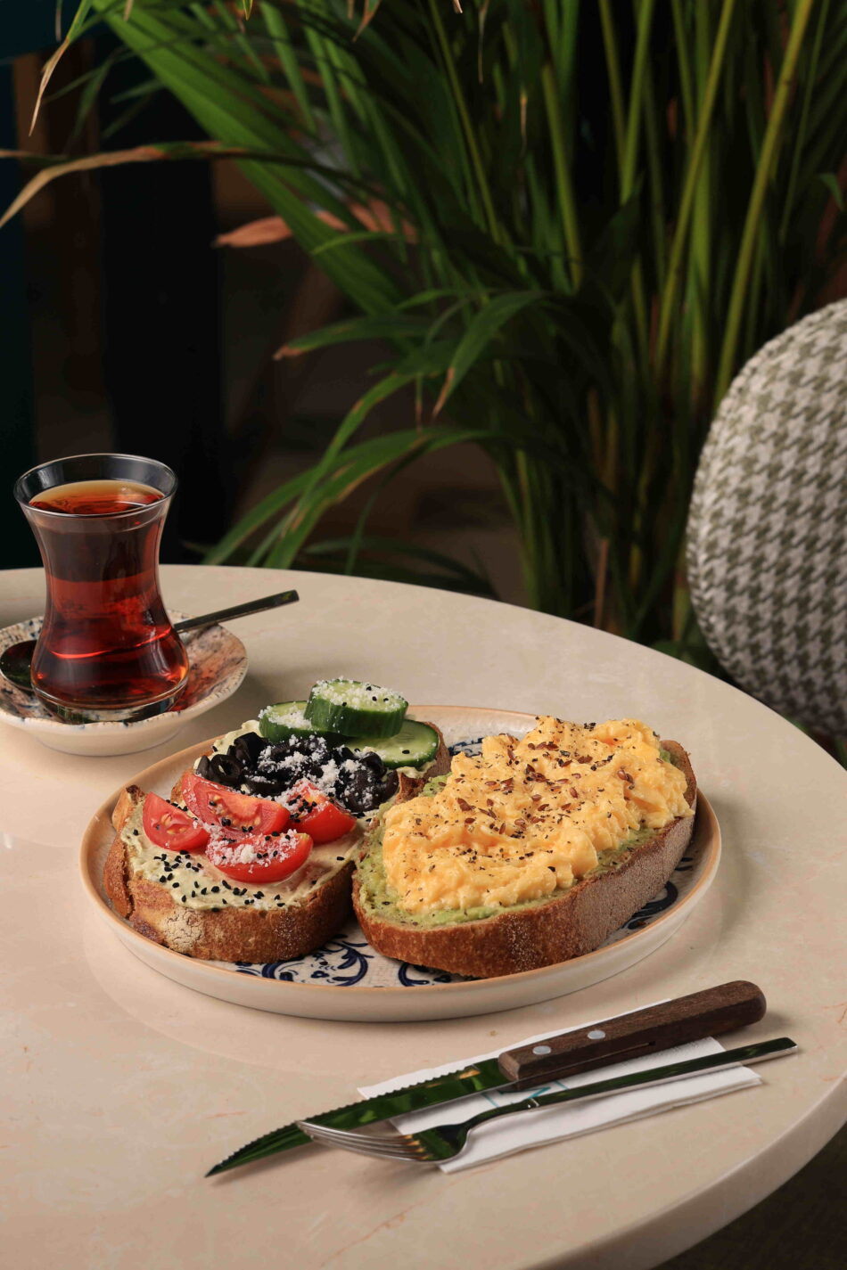 Çay İle Sağlıklı Bir Kahvaltı Veronika