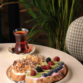 Veronika Çay ve Sağlıklı Bol Proteinli Ekmek