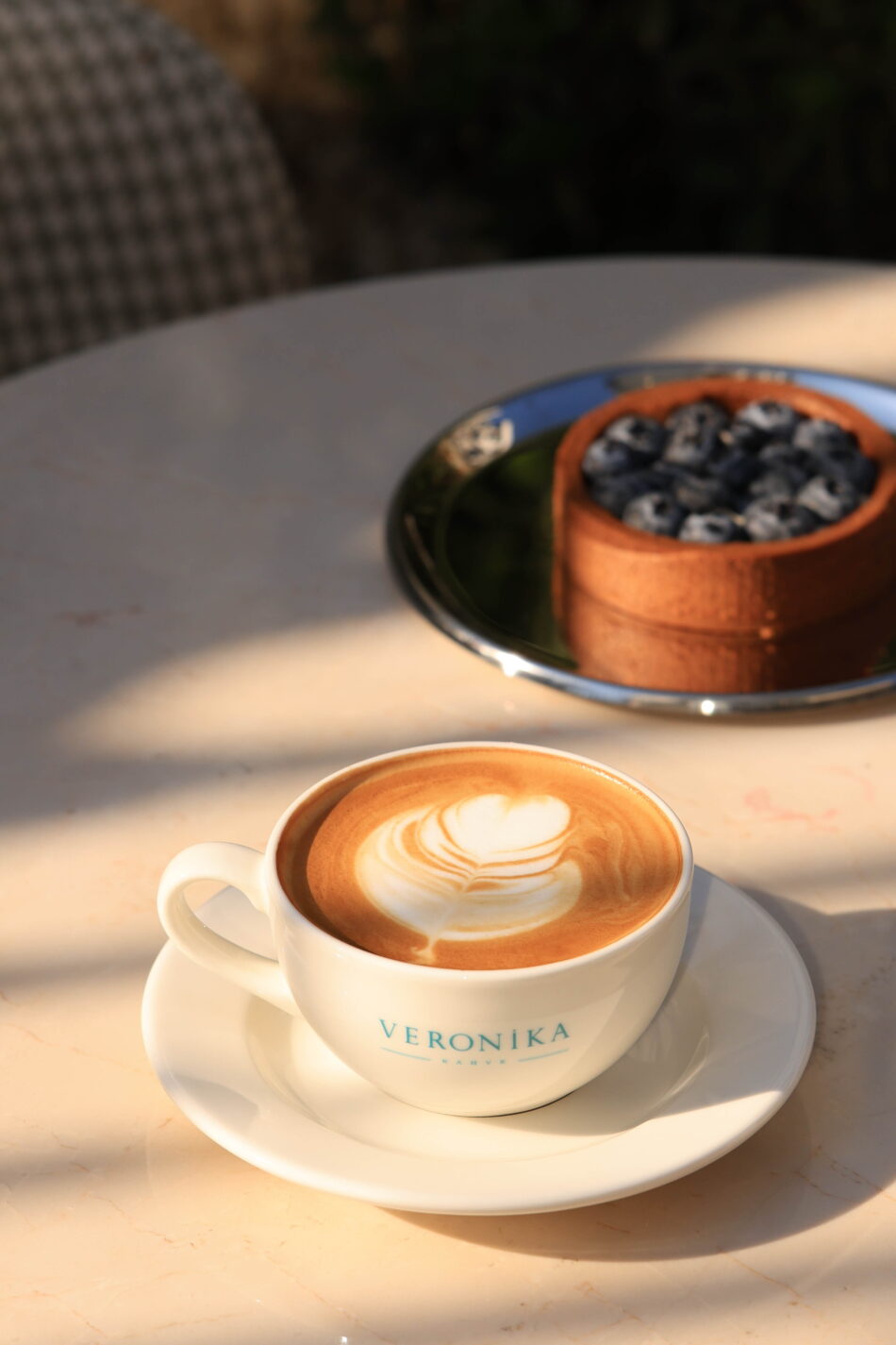 Kahve & Yaban Mersinli Turta Veronika